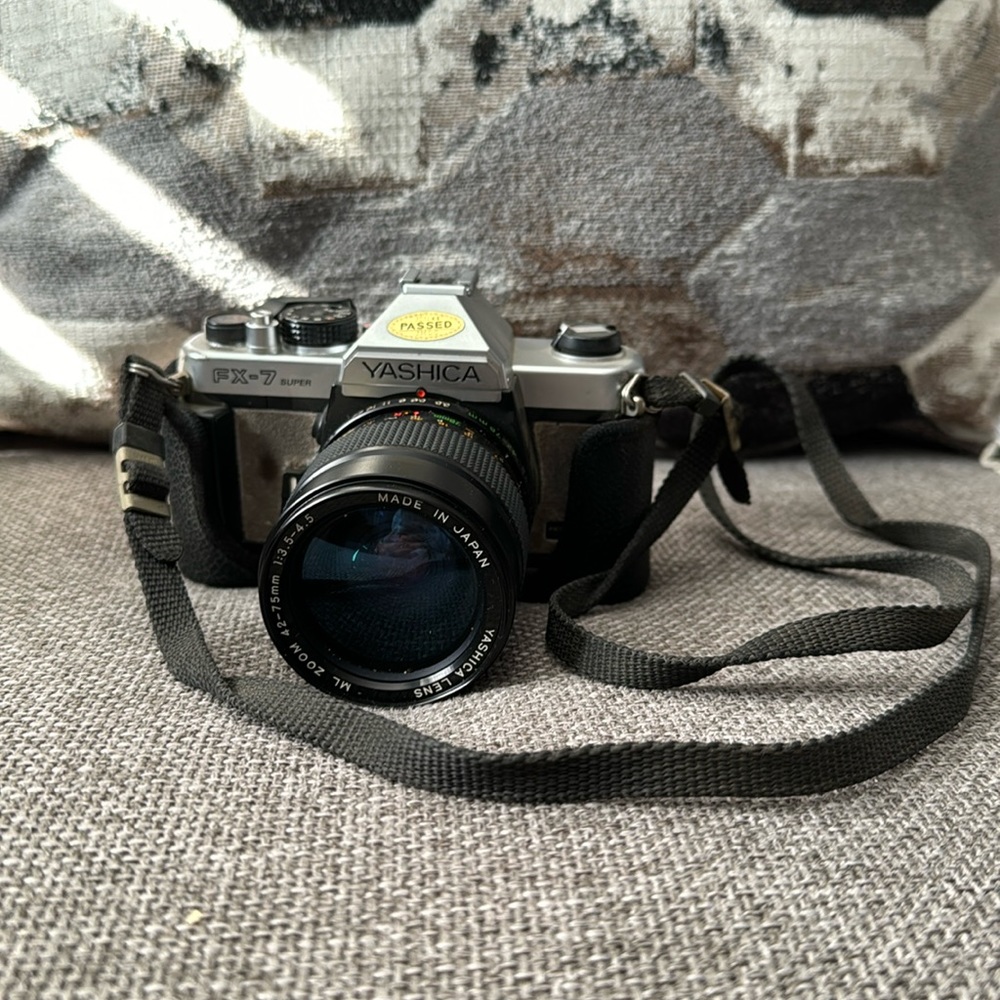 Yashica FX-7 super film cameraML42-75mm zoom 1:3.5-4.5lenseMade in Japan vintage